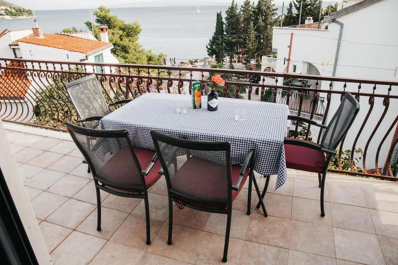 Villa Aequum 0*, Okrug Gornji