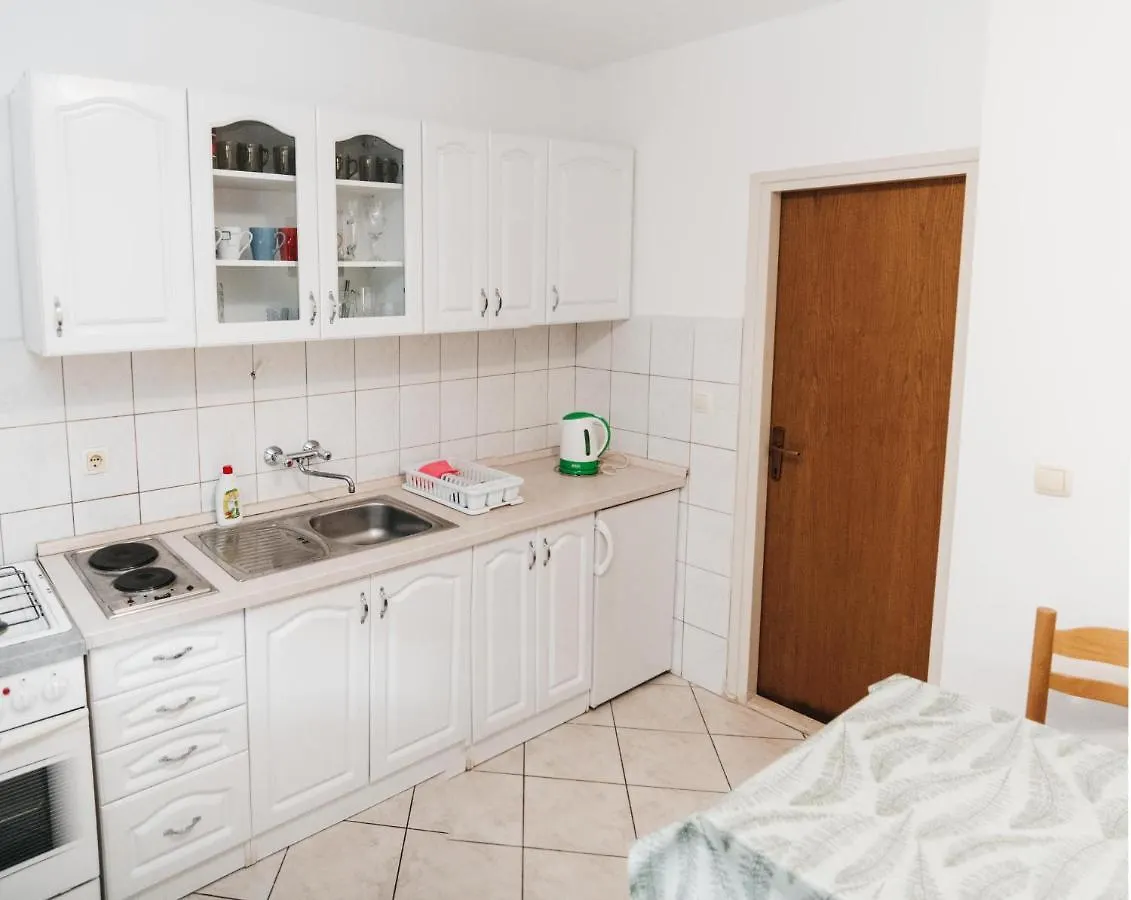 Villa Aequum 0*, Okrug Gornji